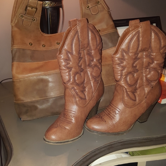 Bongo Cowgirl Boots - Picture 2 of 5